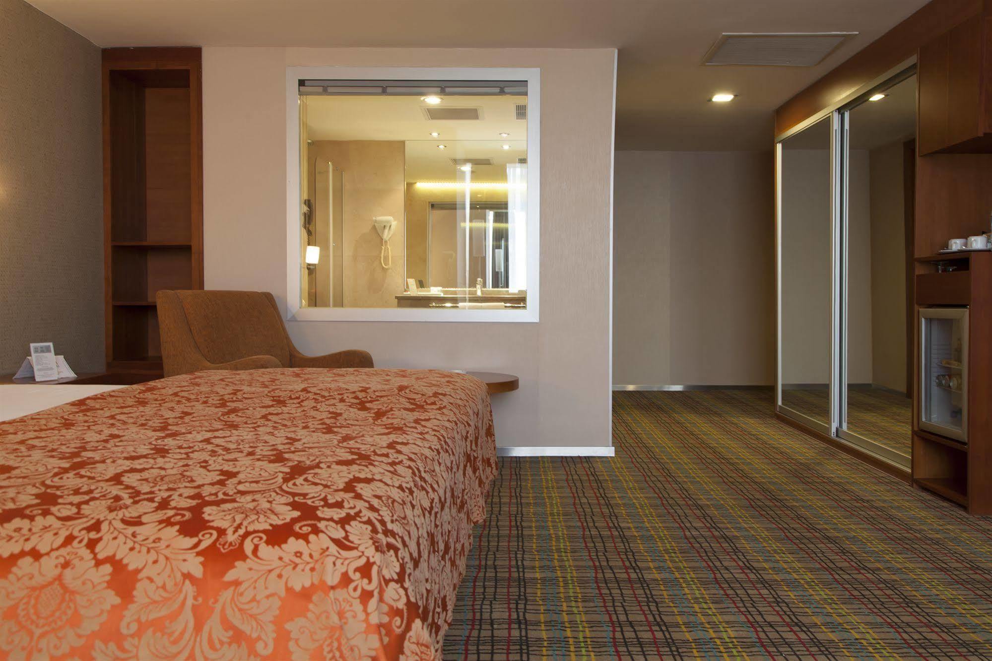 Houston Otel 4*